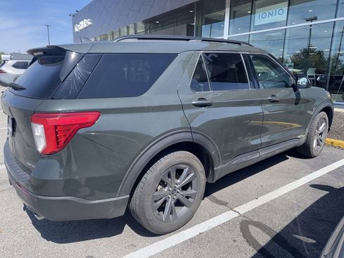 Used 2022 Ford Explorer XLT w/ Equipment Group 202A AWD/4WD image 3
