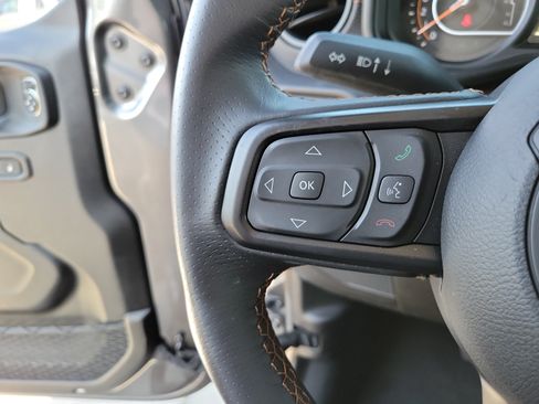 Used 2024 Jeep Gladiator Mojave AWD/4WD image 28