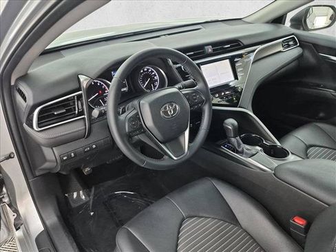Used 2018 Toyota Camry SE w/ Moonroof Package FWD image 10