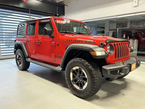 Used 2022 Jeep Wrangler Unlimited Rubicon w/ Cold Weather Group AWD/4WD image 13