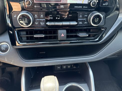 Used 2021 Toyota Highlander XSE AWD/4WD image 26
