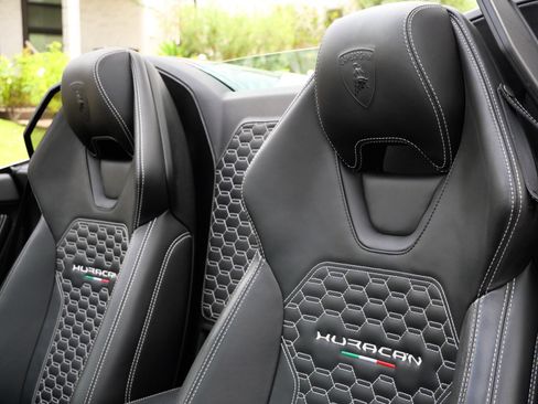 Used 2017 Lamborghini Huracan LP 580-2 RWD image 16