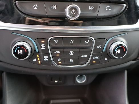 Used 2023 Chevrolet Traverse LT image 24