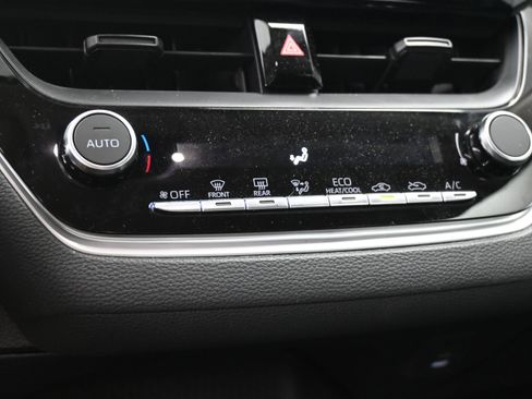 Certified 2025 Toyota Corolla LE image 14