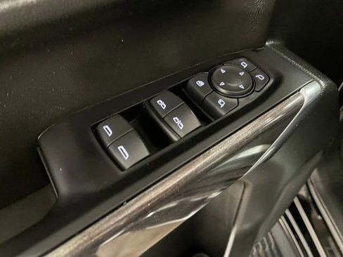 Used 2022 Chevrolet Silverado 1500 LTZ w/ Z71 Off-Road Package image 19