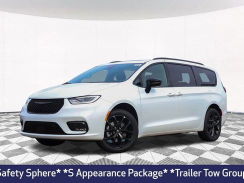 New 2026 Chrysler Pacifica Limited w/ S Appearance Package AWD/4WD image 2