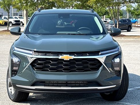 New 2026 Chevrolet Trax LT FWD image 2