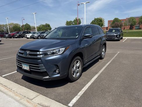 Used 2019 Toyota Highlander Limited AWD/4WD image 3