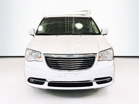 Used 2016 Chrysler Town & Country Touring w/ Driver Convenience Group image 4