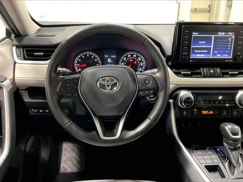 Used 2020 Toyota RAV4 XLE Premium AWD/4WD image 5