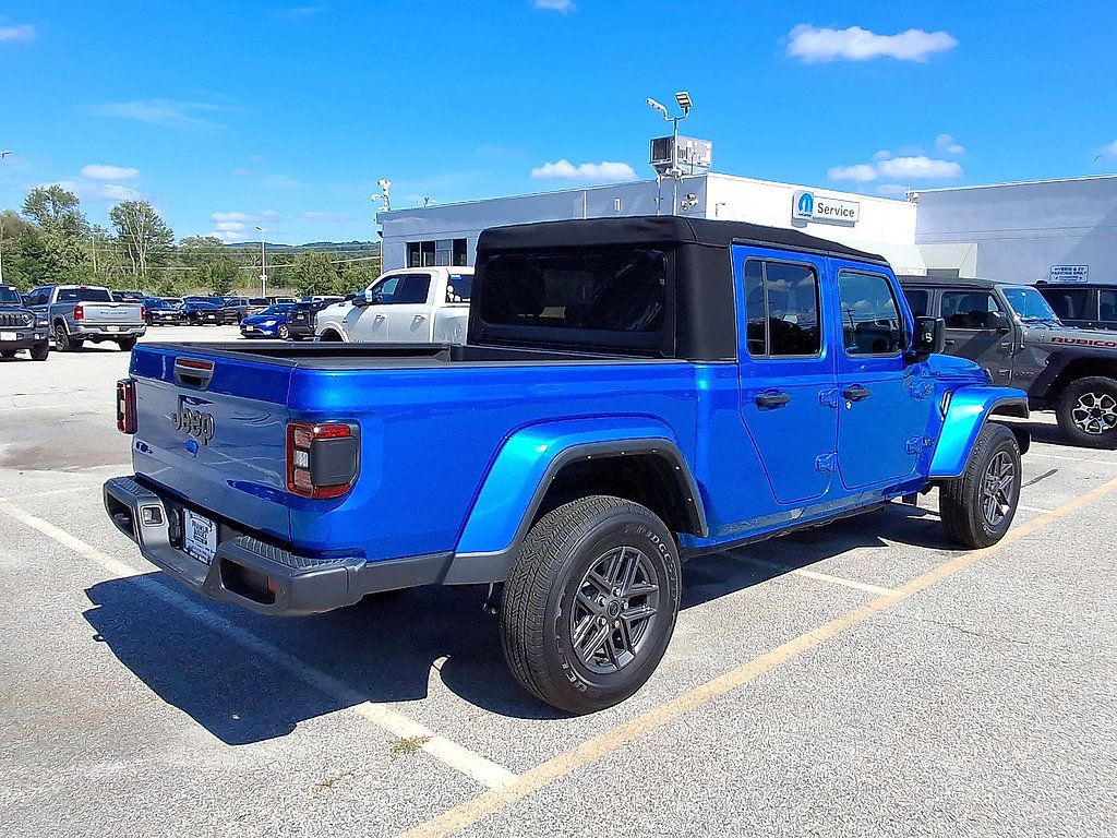 Used 2024 Jeep Gladiator Sport AWD/4WD image 25