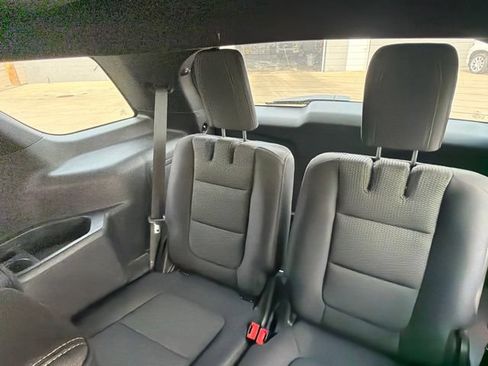 Used 2017 Ford Explorer XLT AWD/4WD image 14