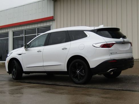 Used 2024 Buick Enclave Essence w/ Sport Touring Edition image 10