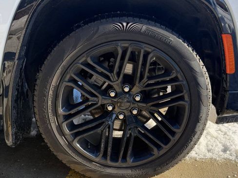 Used 2024 Jeep Wagoneer L Series II w/ Convenience Group I image 44