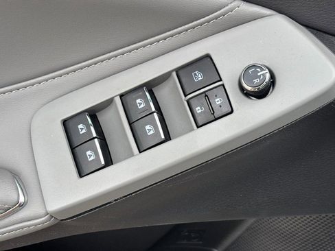 Used 2020 Toyota Avalon XLE w/ Moonroof Package image 16