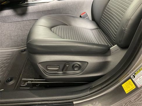 Used 2020 Toyota Camry SE image 20