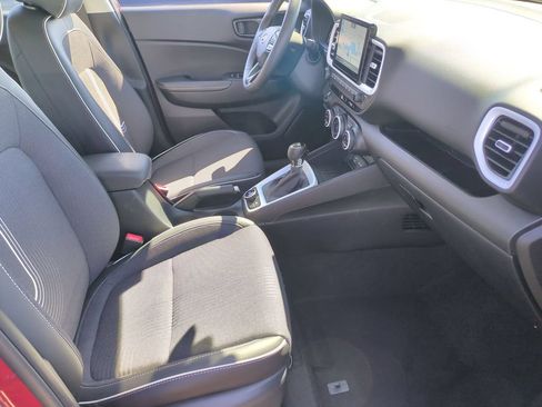 Used 2025 Hyundai Venue Limited FWD image 21