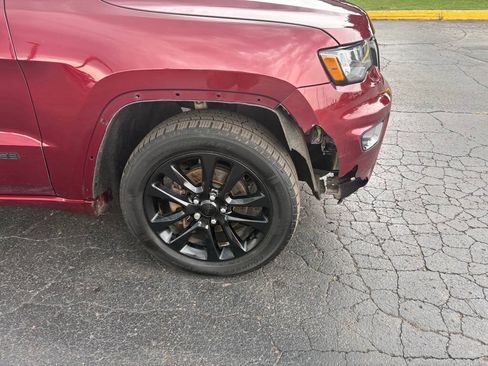Used 2018 Jeep Grand Cherokee Altitude AWD/4WD image 5