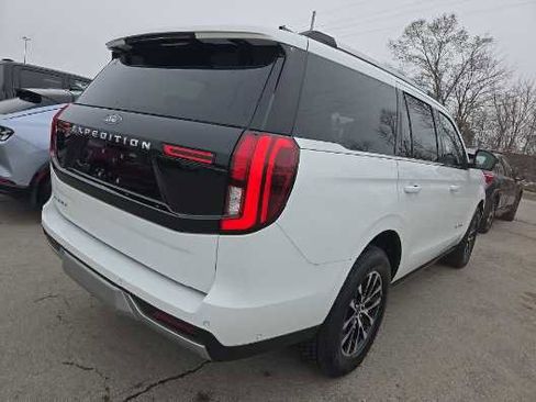 Used 2025 Ford Expedition Platinum image 4