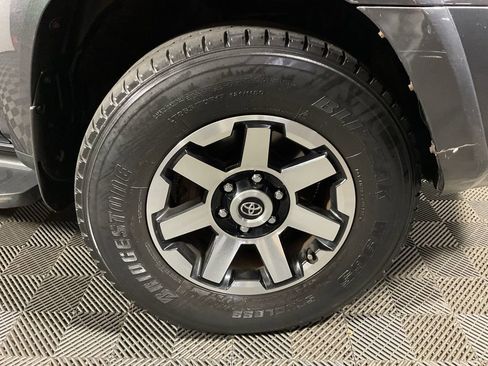 Used 2018 Toyota 4Runner TRD Off-Road AWD/4WD image 39