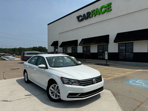 Used 2018 Volkswagen Passat 2.0T S FWD image 1
