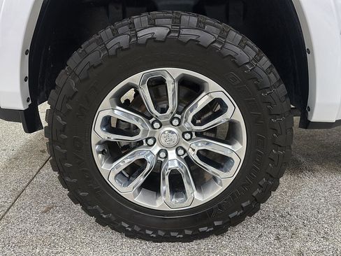 Used 2024 RAM 1500 Laramie AWD/4WD image 10