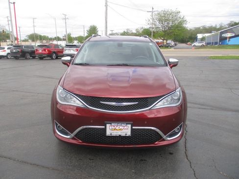 Used 2019 Chrysler Pacifica Limited FWD image 8