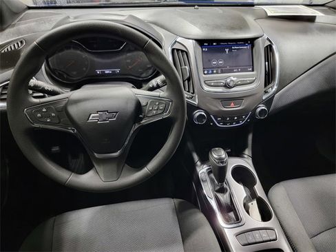 Used 2019 Chevrolet Cruze LT w/ Convenience Package image 28