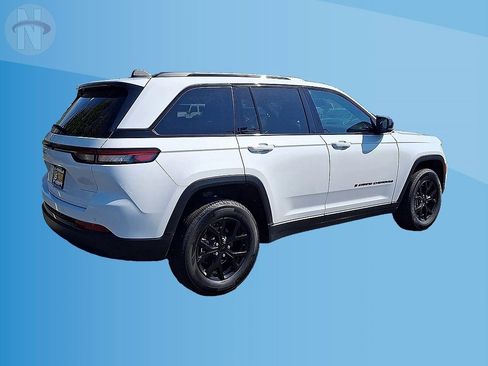 Used 2024 Jeep Grand Cherokee Altitude AWD/4WD image 8