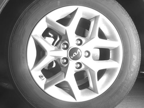 Used 2025 Kia Soul LX w/ LX Technology Package FWD image 12