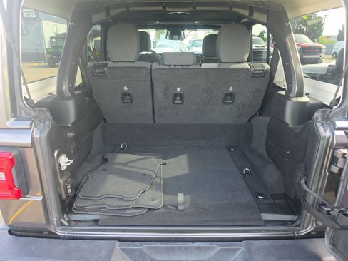 Used 2025 Jeep Wrangler Unlimited Sahara w/ Safety Group AWD/4WD image 8