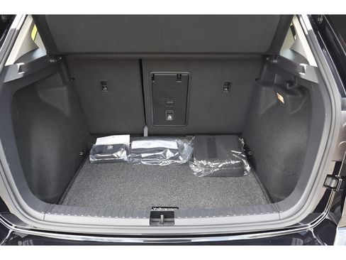 Certified 2022 Volkswagen Taos SE FWD image 18