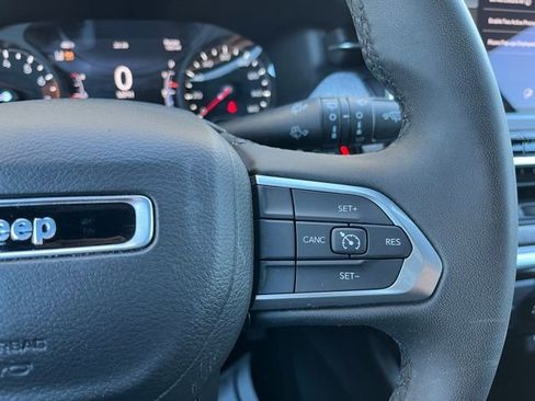 Used 2024 Jeep Compass Latitude image 17