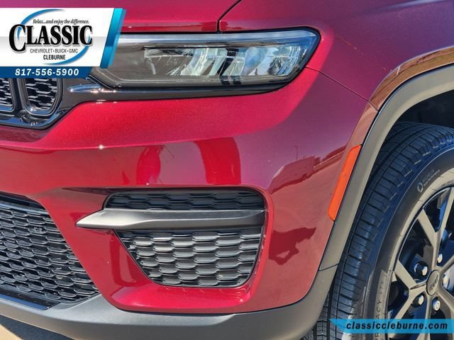 Used 2025 Jeep Grand Cherokee Altitude RWD image 11