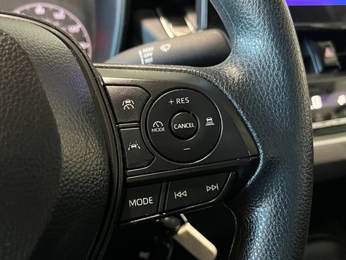 Used 2025 Toyota Corolla LE FWD image 27