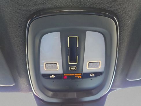 Used 2025 Volvo XC40 B5 Plus AWD/4WD image 22