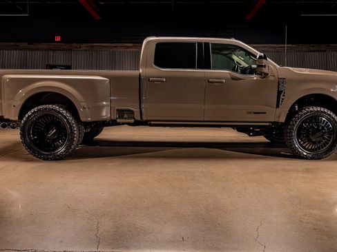 Used 2026 Ford F350 Platinum w/ Platinum Plus Package image 11