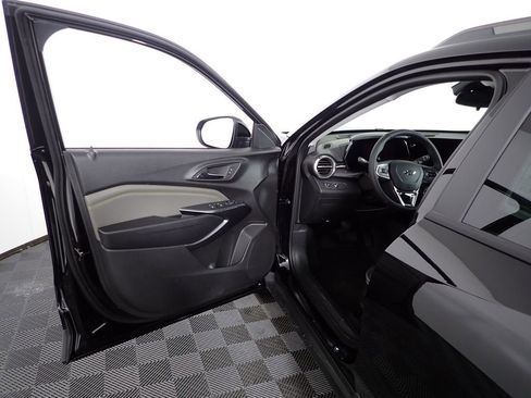 New 2026 Chevrolet Trax ACTIV w/ Sunroof Package image 17