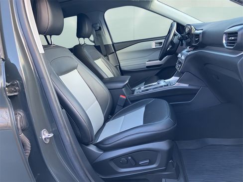 Used 2022 Ford Explorer XLT w/ Equipment Group 202A image 34