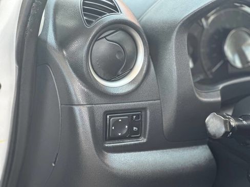 Used 2017 Nissan Versa Note SV FWD image 10