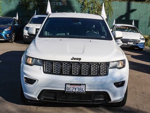Used 2018 Jeep Grand Cherokee Altitude image 2