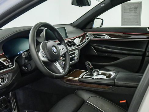 Used 2022 BMW 740i w/ M Sport Package RWD image 19