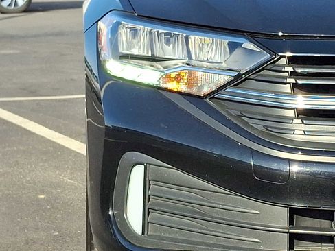 Used 2024 Volkswagen Jetta Sport image 9