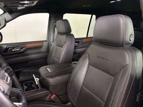 Used 2025 GMC Yukon Denali AWD/4WD image 19