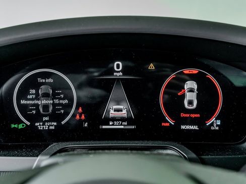 Certified 2025 Porsche 911 Carrera image 16