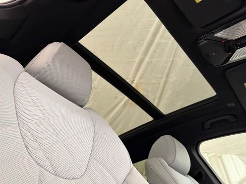 Used 2025 BMW X5 xDrive50e w/ Premium Package image 17