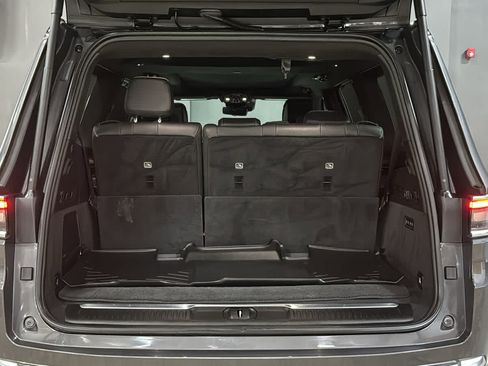 Used 2022 Jeep Grand Wagoneer Series II AWD/4WD image 30