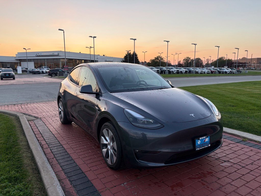 Used 2023 Tesla Model Y Long Range AWD/4WD image 2