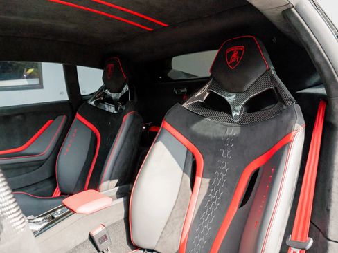 Used 2024 Lamborghini Huracan Tecnica image 11