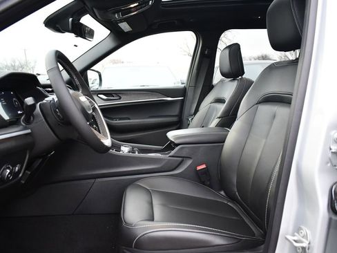 New 2025 Jeep Grand Cherokee L Limited AWD/4WD image 11